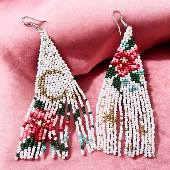 These beautiful feminine earrings feature a vibrant blend of colors - Picture 13 of 17